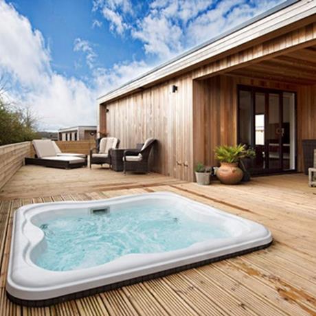 lodge-l-jacuzzi-vasca-idromassaggio-whirpool-badewanne-2