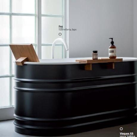 Vasca da bagno freestanding Vieques con schienale in legno Iroko